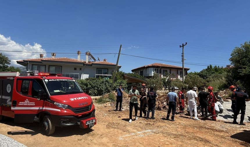 Menteşe'de altyapı çalışmasında işçi toprak altında kaldı