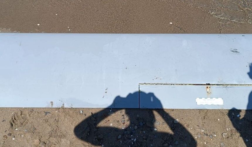 Karasu'da sahile dron parçası vurdu