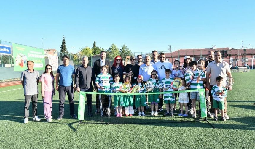 Yeşilyurt'ta yaz spor okulları ve spor akademisi coşkuyla açıldı