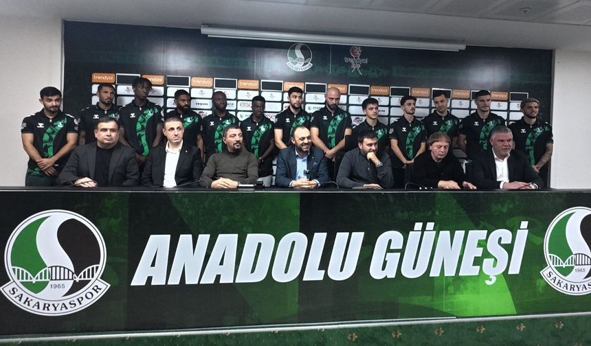 Herkes birbirine bakıyor!