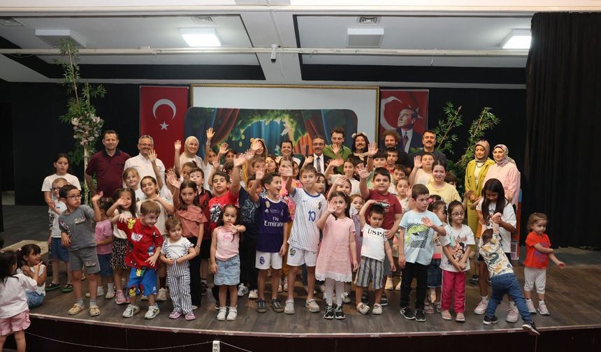 Erenler'de çocuklar tiyatro programında buluştu