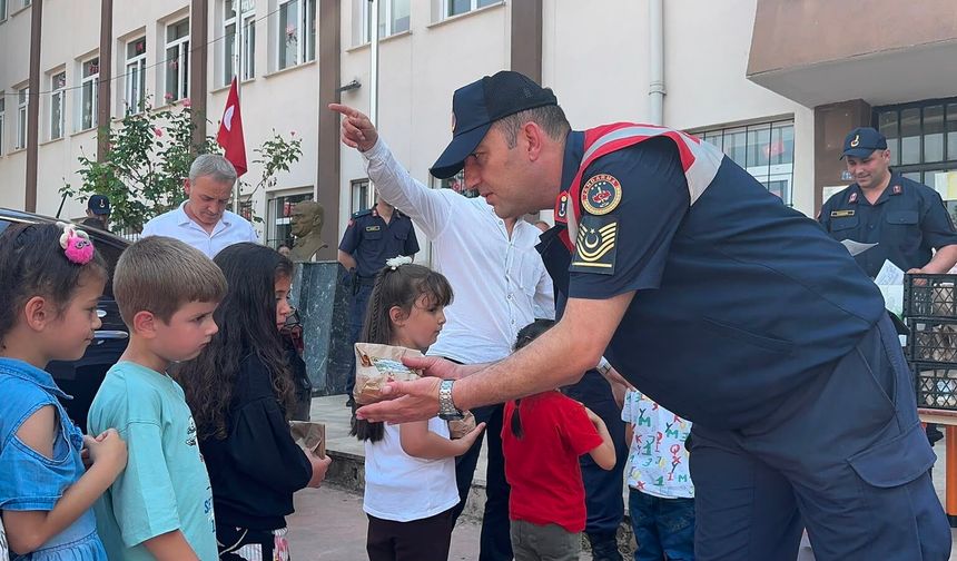 Karasu'da Dünya Çevre Günü etkinliği: Jandarma öğrencilerle buluştu