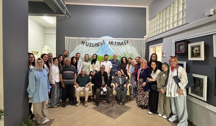 Ferizli MYO Öğrencilerinden Anlamlı Huzurevi Ziyareti