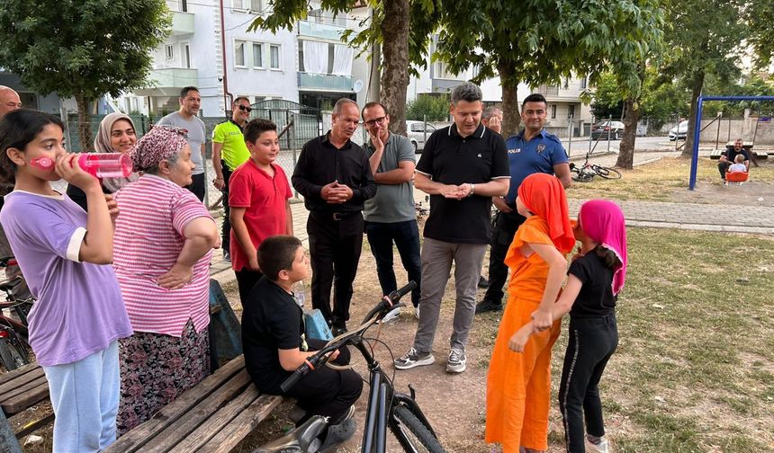Kaymakam Gökpınar çocukların oyununa eşlik etti