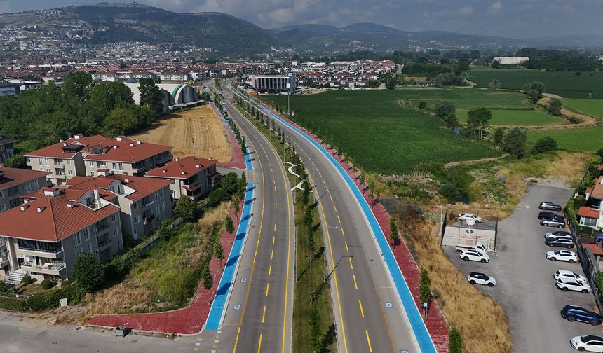 Büyükşehir, yol çizgilerini yenileyerek güvenli ulaşımı güçlendiriyor