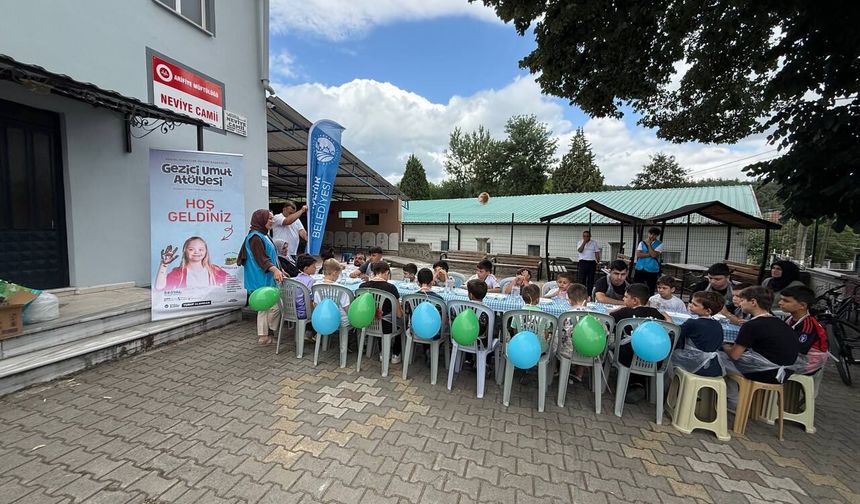 Büyükşehir’in Gezici Umut Atölyesi mahalle mahalle gönüllere dokunuyor