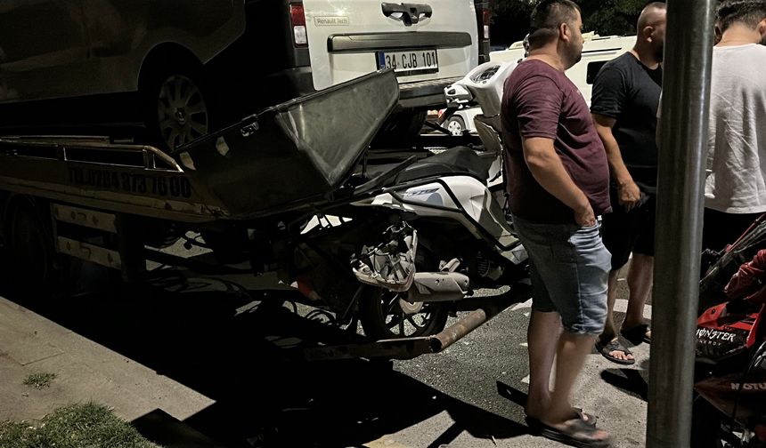 Hafif ticari araç ile iki motosiklet çarpıştı: 2 ağır yaralı