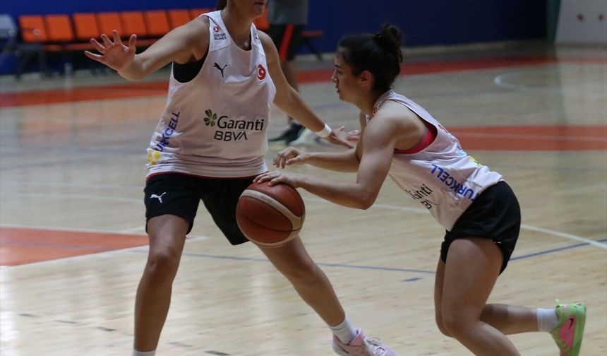 16 Yaş Altı Kız Basketbol Milli Takımı'nın Çanakkale kampı sona erdi