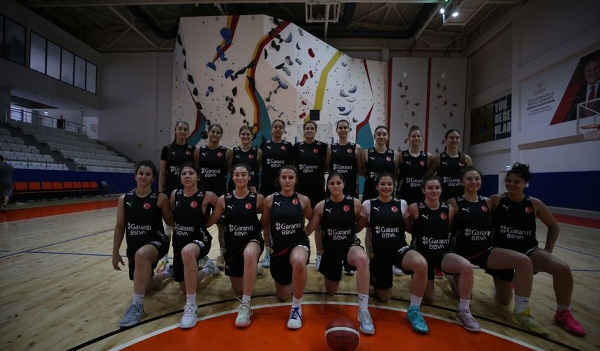 18 Yaş Altı Kız Basketbol Milli Takımı'nın Çanakkale kampı sona erdi