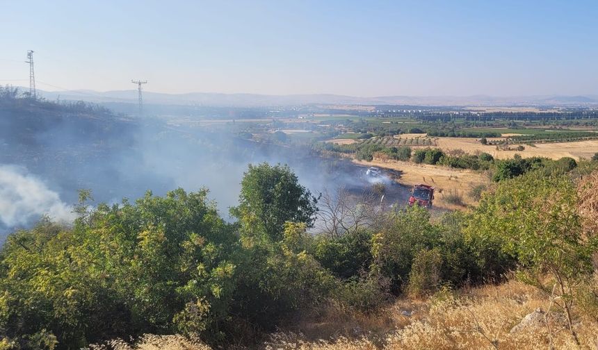 GÜNCELLEME - Balıkesir'de çıkan arazi yangını kontrol altına alındı