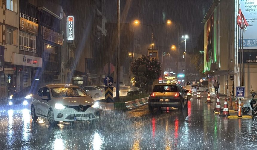 Kırklareli'nde gök gürültülü sağanak etkili oldu