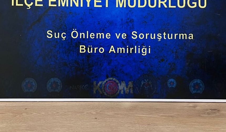 Uzunköprü'de içinde bulundukları araçta uyuşturucu ele geçirilen 2 şüpheli gözaltına alındı