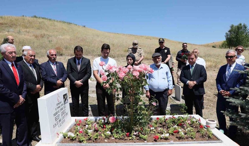 15 Temmuz şehidi Gündüz kabri başında dualarla anıldı