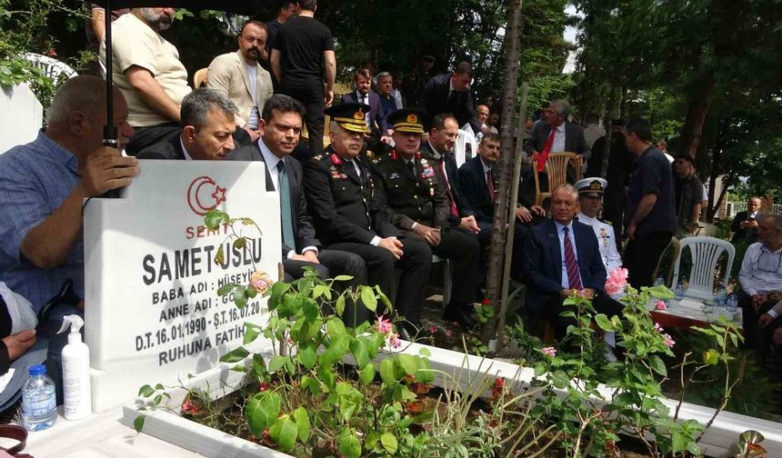 15 Temmuz şehitlerinden Samet Uslu, şehadetinin 10. yılında kabri başında dualarla anıldı