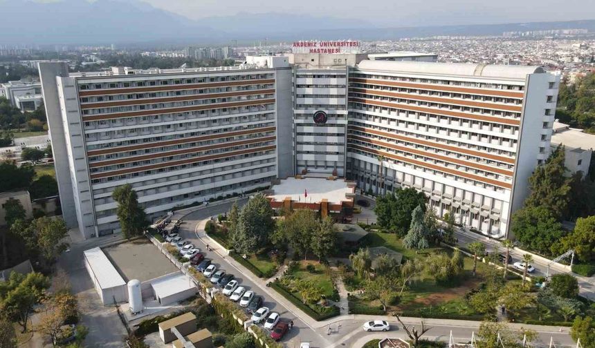 Akdeniz Üniversitesi'nde 3'üncü rahim nakli operasyonu başladı