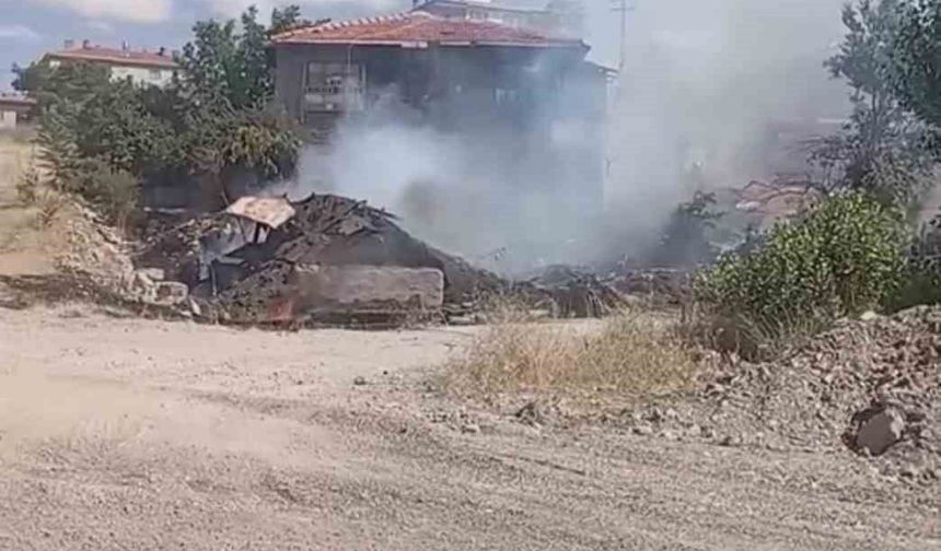Ankara'da otları temizlemek için yakılan ateş eve sıçradı