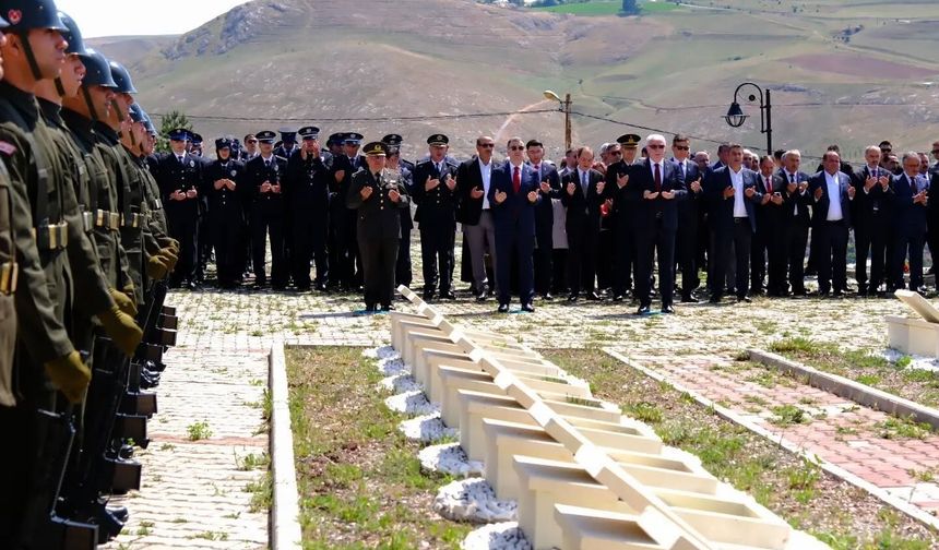 Bayburt'ta 15 Temmuz şehitleri dualarla anıldı