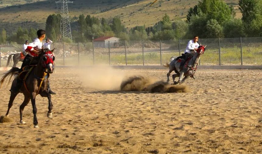 Bayburt'ta ciritçiler 15 Temmuz için sahaya çıktı