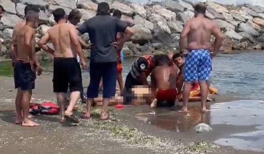 Sahilde korku dolu anlar: Fenalaşan vatandaşa dakikalarca kalp masajı yapıldı