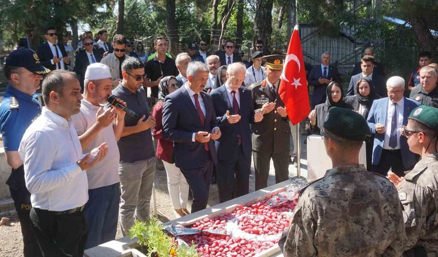 Edirne'de 15 Temmuz Demokrasi ve Milli Birlik Günü'nde şehit kabirleri ziyaret edildi