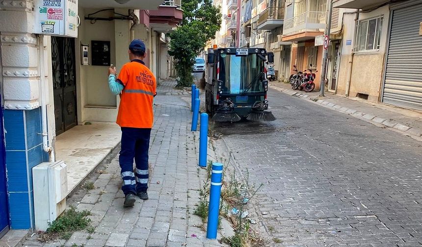 Efeler'de temizlik çalışmaları devam ediyor