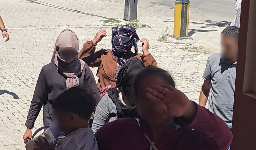 Elazığ'da dilenci şebekesine operasyon: Kameralara el salladılar