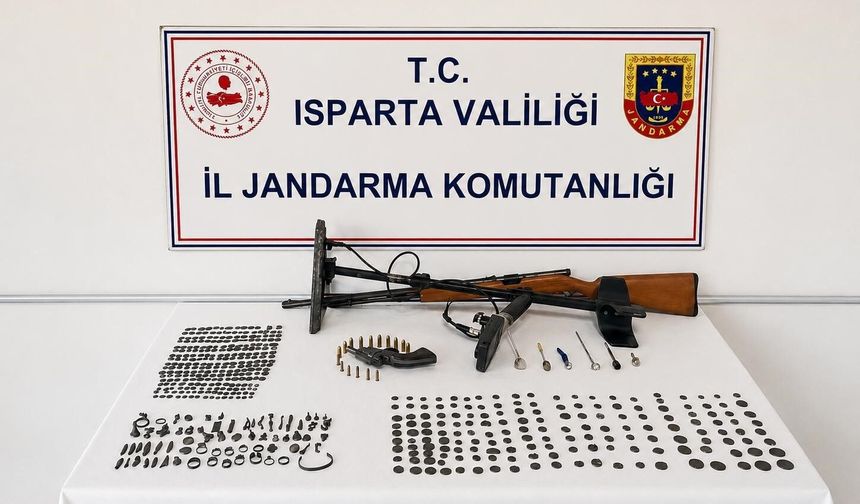 Isparta'da tarihi eser kaçakçılığı operasyonu: 421 sikke ele geçirildi