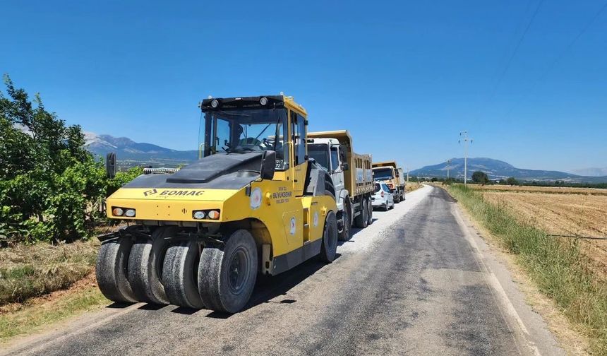 Kızılcabölük-Altınova yolu yenileme çalışmalarının ardından ulaşıma açıldı