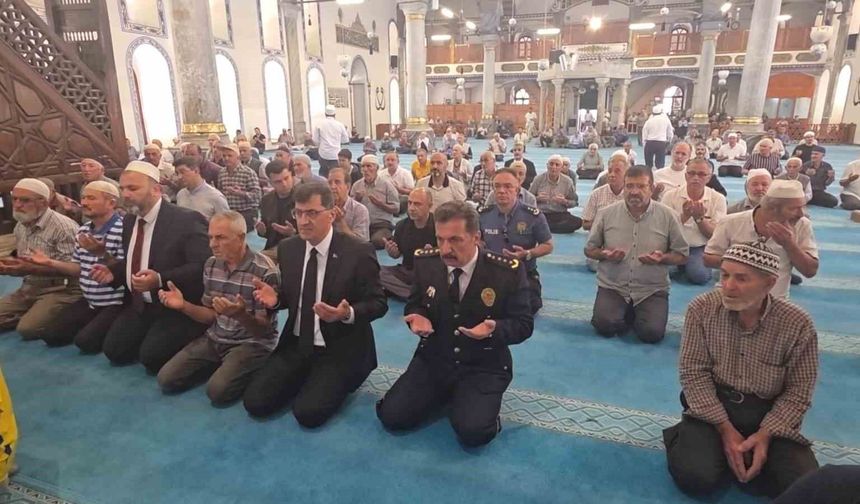 Kütahya Ulu Camii'nde 15 Temmuz şehitleri için 2 bin 530 hatmin duası yapıldı
