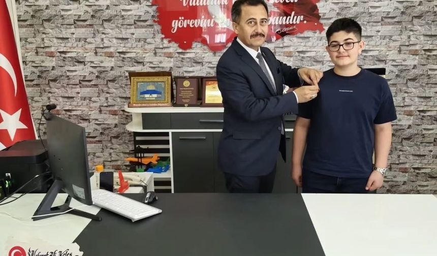 LGS şampiyonu çeyrek altınla ödüllendirildi