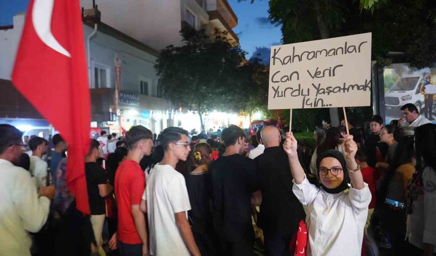 Niğde'de 15 Temmuz'un 10. yılında fener alayı ve demokrasi nöbeti