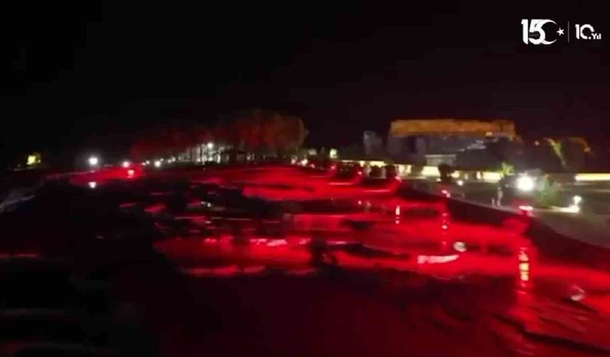 Pamukkale ve Hierapolis, 15 Temmuz hatırasına kırmızı ve beyaz renlere büründü