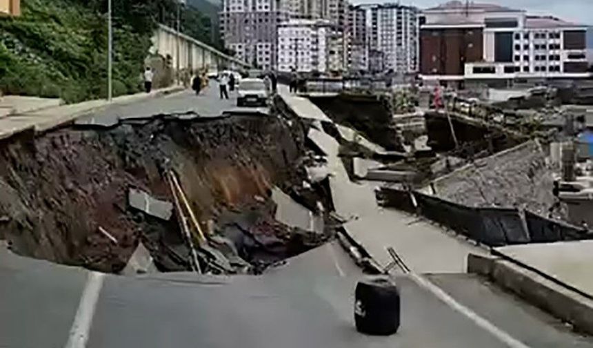 Rize'de yol çöktü, 2 bina tedbir amaçlı tahliye edildi
