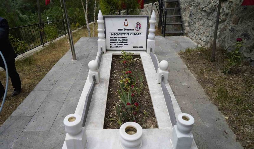 Şehit öğretmen Necmettin Yılmaz şehadetinin 9. yılında kabri başında anıldı