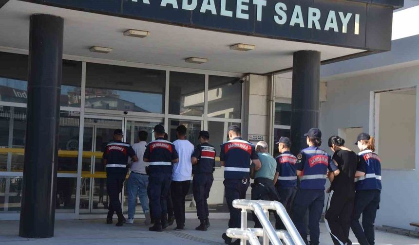 Serik'teki sosyal medya dolandırıcılığı operasyonunda 4 şüpheliden 3'ü tutuklandı