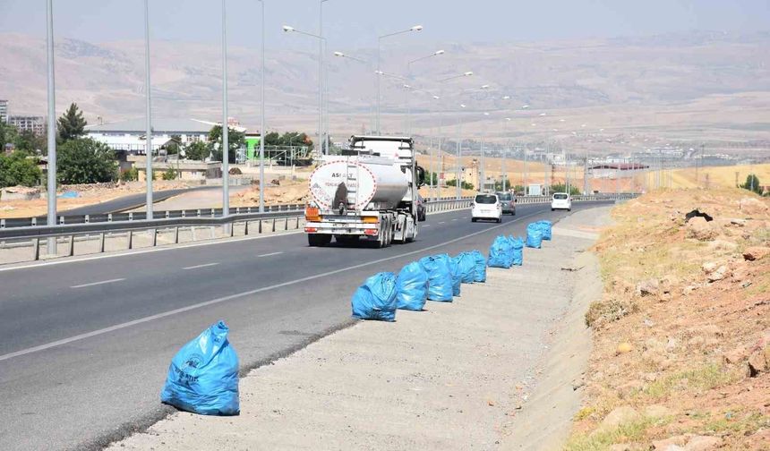 Siirt'te çevre yolunda kapsamlı temizlik mesaisi