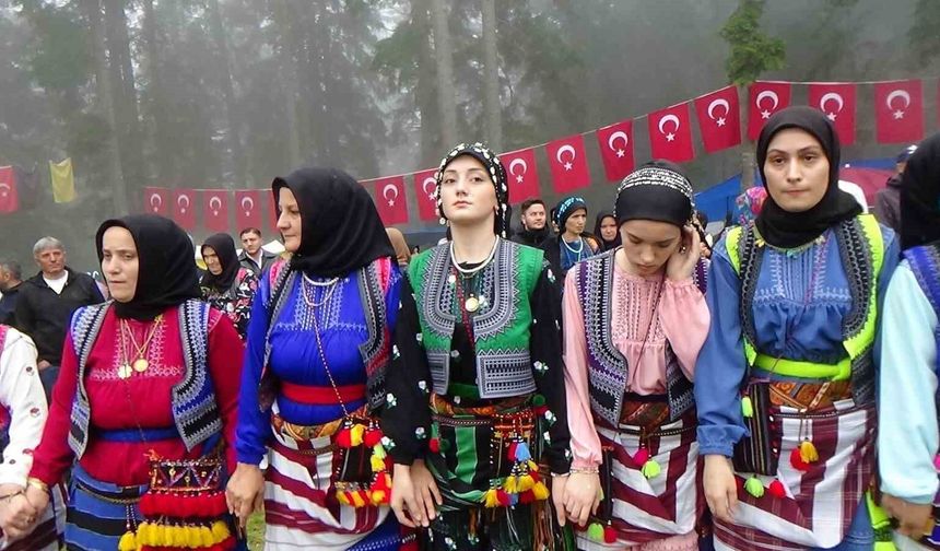 Sinlice Köyü 27. Göllüalan Şenlikleri sis ve yağmur altında düzenlendi