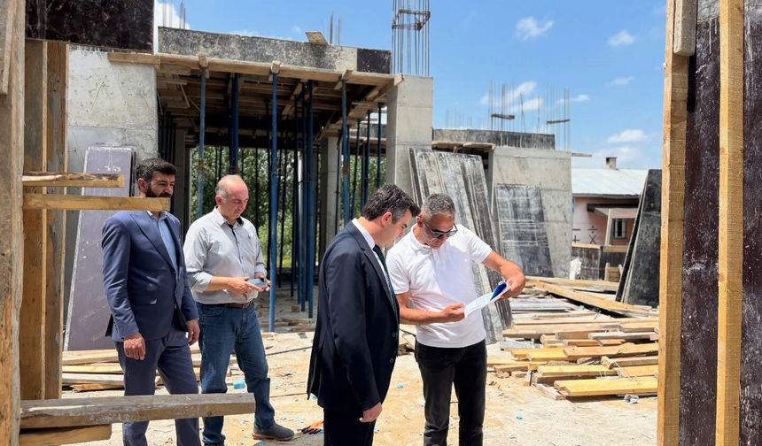 Susuz'da yatırımlar yakından takip ediliyor: Kaymakam Furkan Öztürk'ten hastane ve okul incelemesi