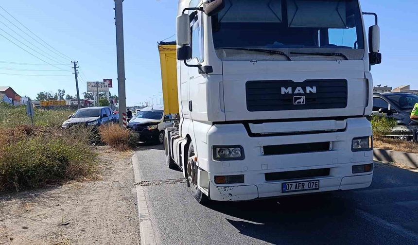 Tali yola sapan kamyona çarpmamak için Kent Güvenlik Yönetim Sistemi direğine çarptı