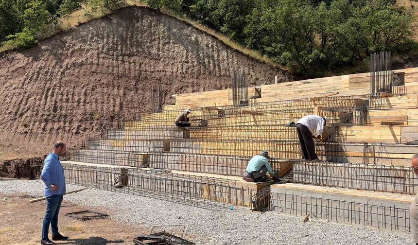 Tosya'da inşa edilen güreş sahası ile düğün salonunda çalışmalar sürüyor