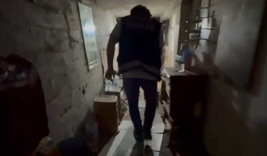 Adapazarı'nda uyuşturucu imal edilen eve baskın!