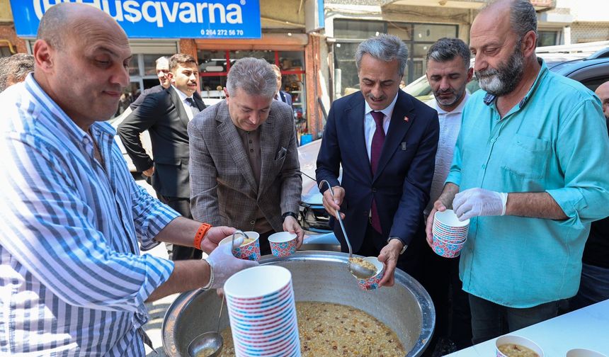 Başkan Alemdar'dan aşure ikramı