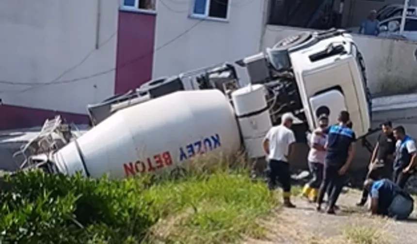 Kocaali’de beton mikseri devrildi