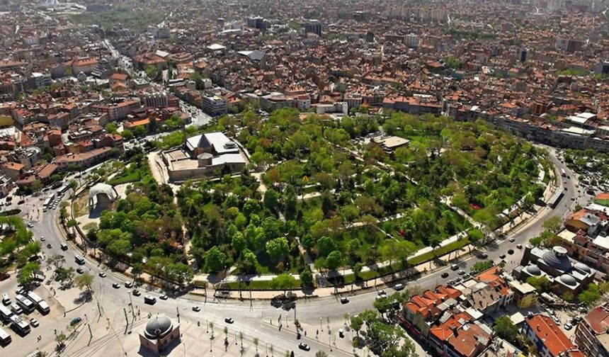Yazın Bembeyaz Bir Düzlüğe Dönüşen Dev Göl