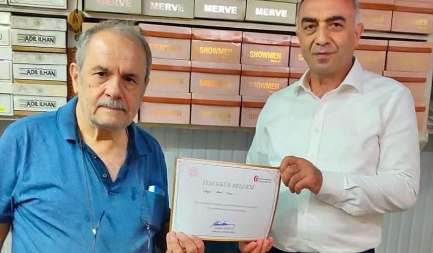 Adapazarı’nın tanınmış esnaflarından Nihat Tavlı ödüllendirildi