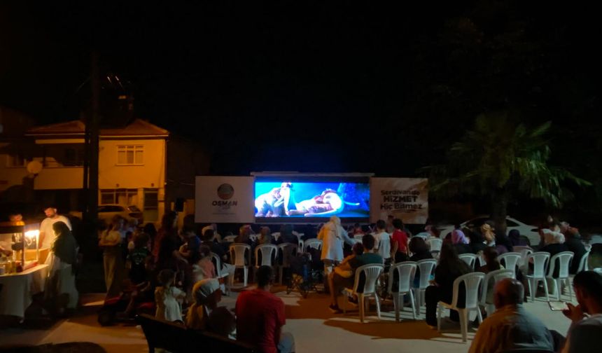 Serdivan’da Açık Hava Sinema Geceleri Beşevler’de Başladı