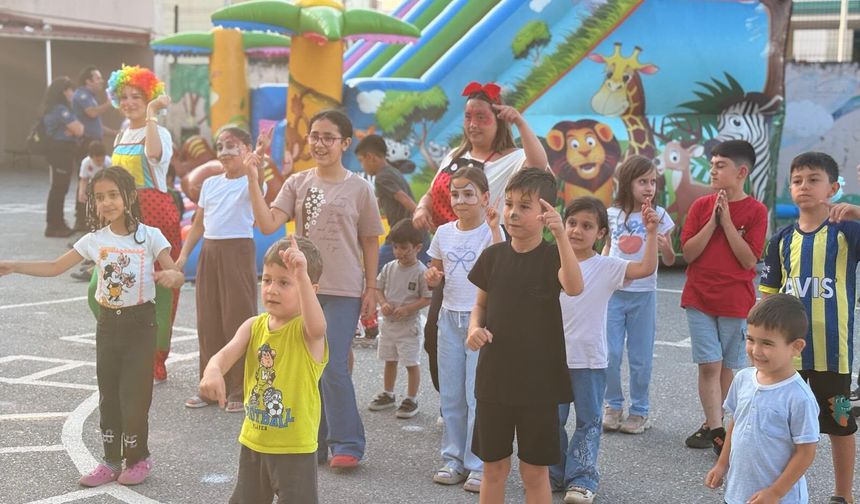 Gezgin Çocuk Atölyesi temmuzda 9 ilçede 4 bini aşkın çocuğun yüzünü güldürdü