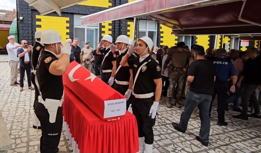 Emekli baş polis, memleketinde son yolculuğuna uğurlandı