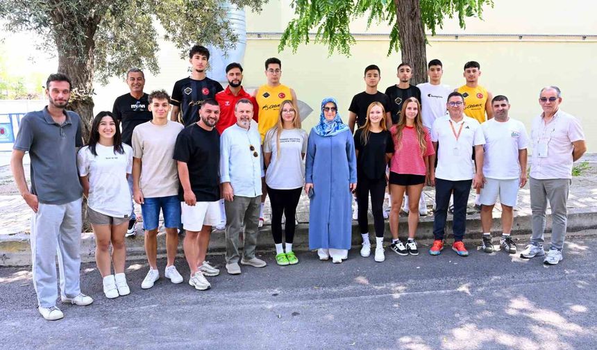 2026 YKS ÖZYES heyecanı Manisa Celal Bayar Üniversitesi'nde başladı