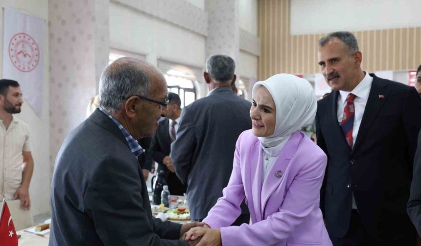 Bakan Göktaş, Ağrı'da şehit yakınları ve gazilerle buluştu: 'Terörsüz Türkiye tarihi bir adımdır'